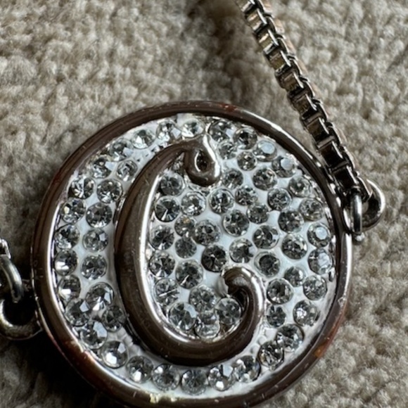 "C" bracelet with silver chain, and clear stones - Picture 4 of 9